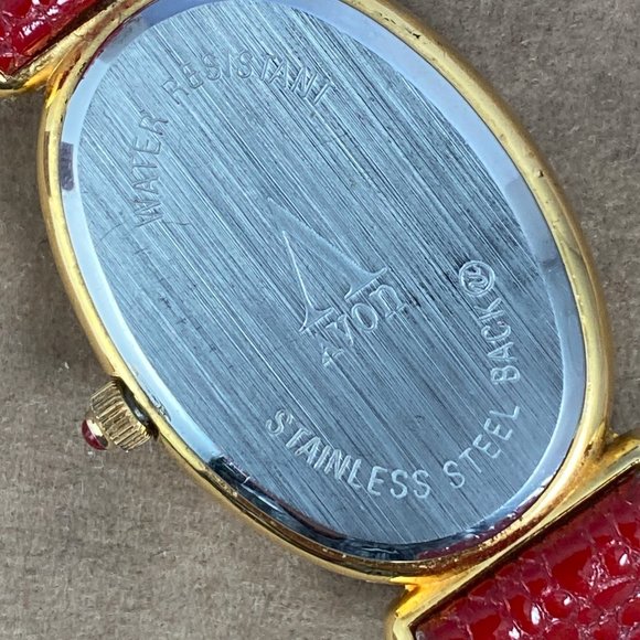 Vintage Flowers on Valentines by Avon Gold Tone Watch with a Rose Bouquet - Picture 5 of 9